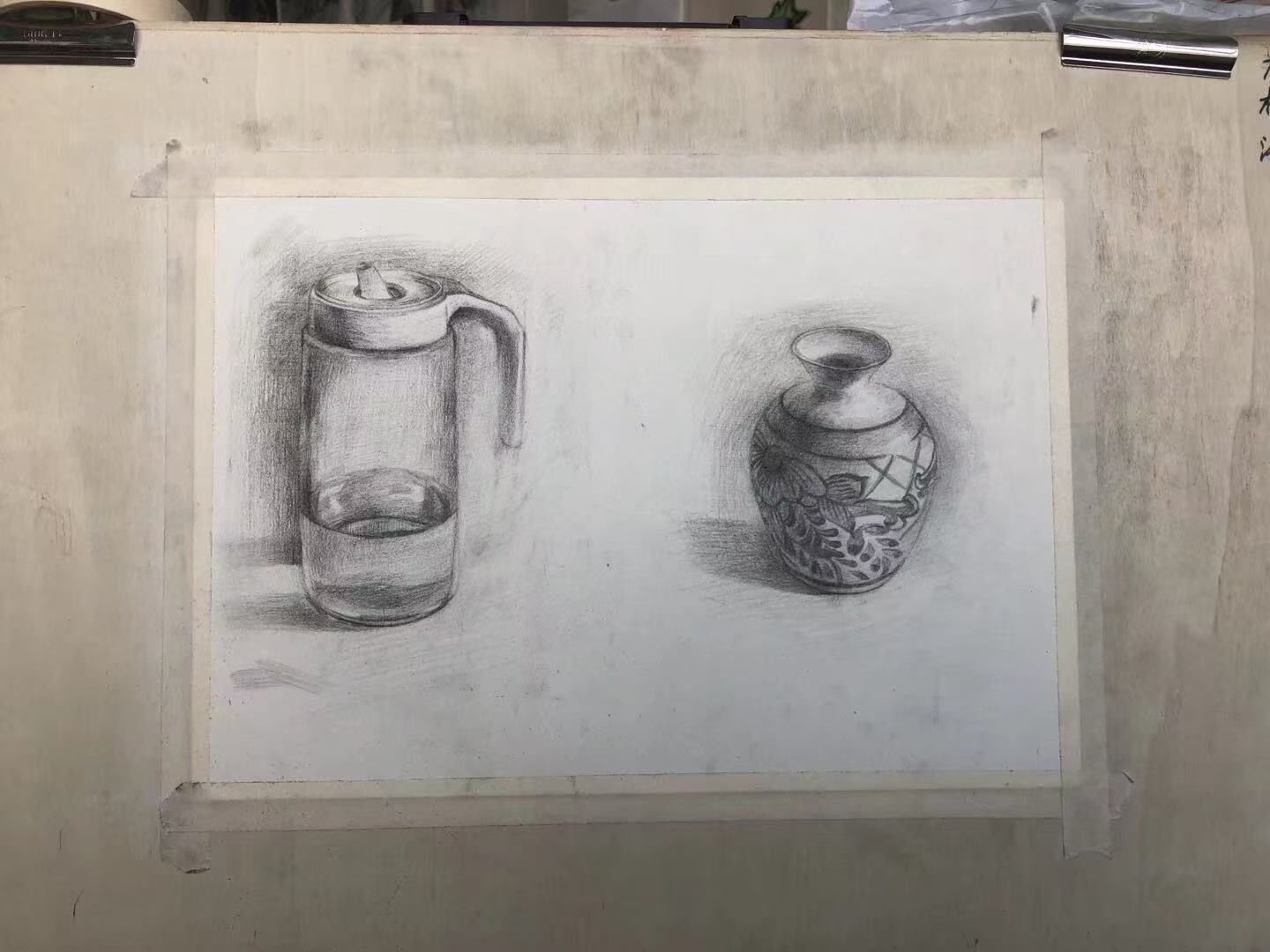 玻璃水壶与瓷瓶素描